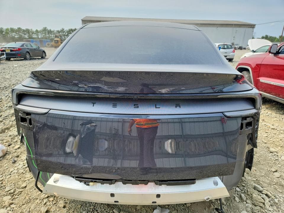 2026 TESLA MODEL Y 6
