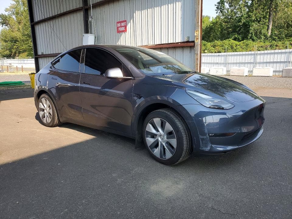 2023 TESLA MODEL Y 4