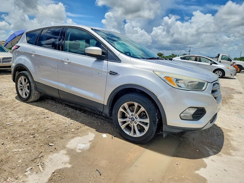 2017 FORD ESCAPE SE 4