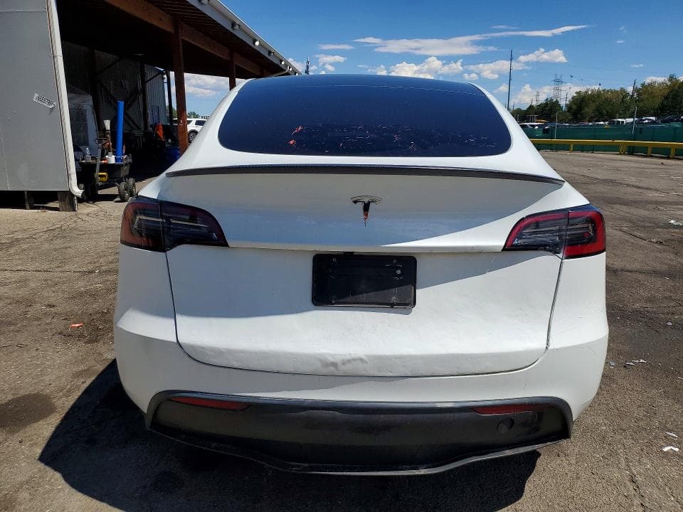 2025 TESLA MODEL Y 6