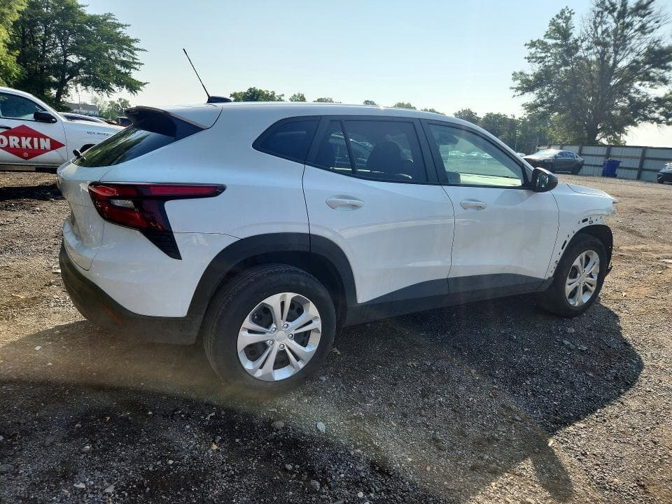 2025 CHEVROLET TRAX LS 3