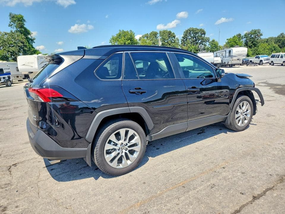 2025 TOYOTA RAV4 XLE PREMIUM 3