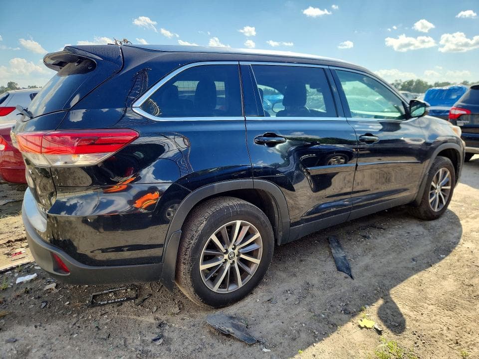 2019 TOYOTA HIGHLANDER XLE 3