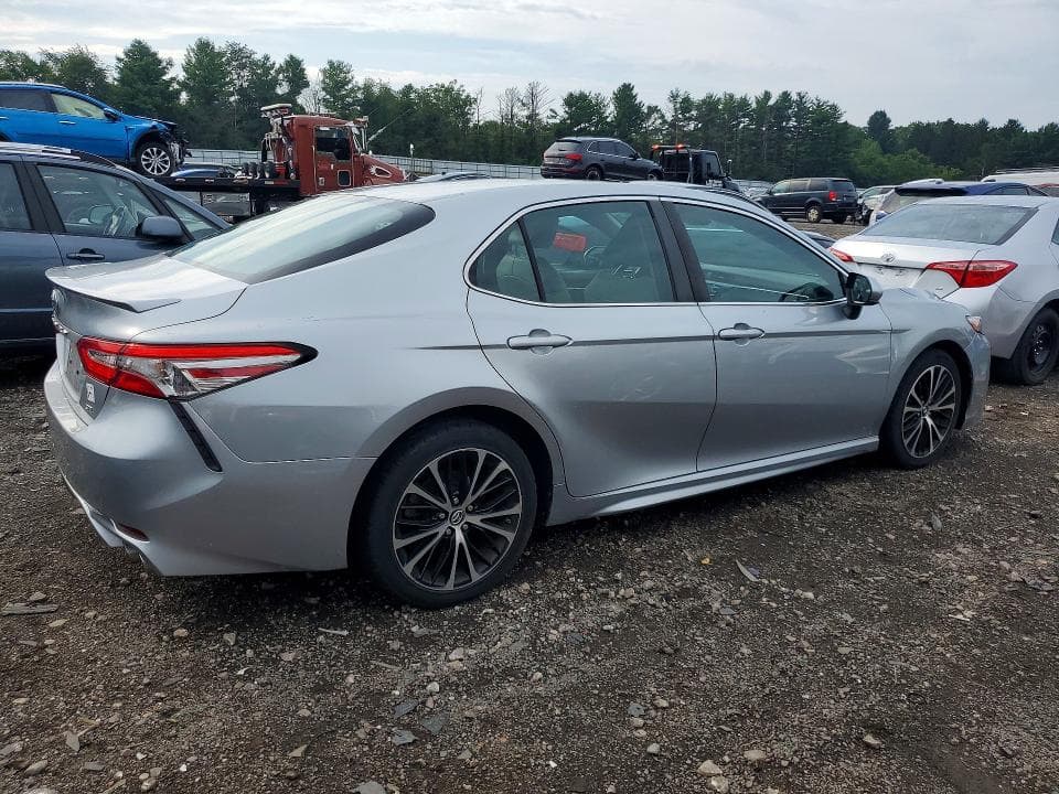 2018 TOYOTA CAMRY SE 3