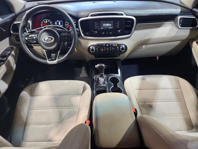 2017 KIA SORENTO LX V6 8