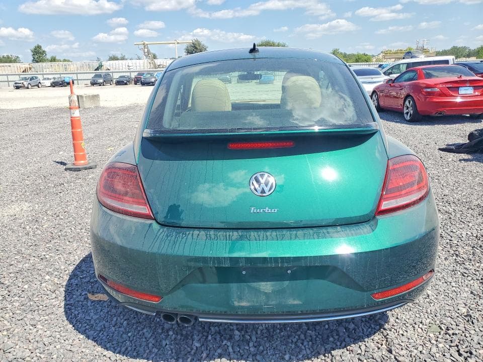 2018 VOLKSWAGEN BEETLE SE 6