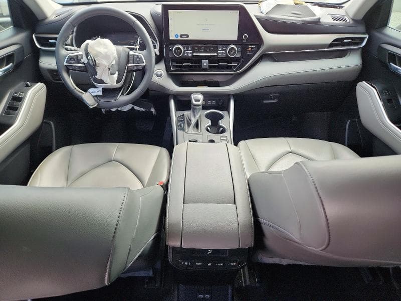 2023 TOYOTA HIGHLANDER XLE 8