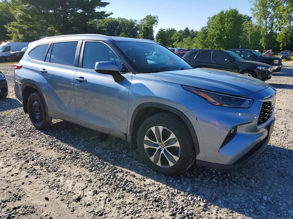 2023 TOYOTA HIGHLANDER XLE 4