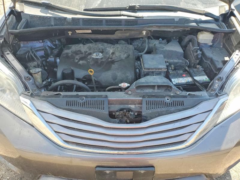 2017 TOYOTA SIENNA XLE PREMIUM 8-PASSENGER 12