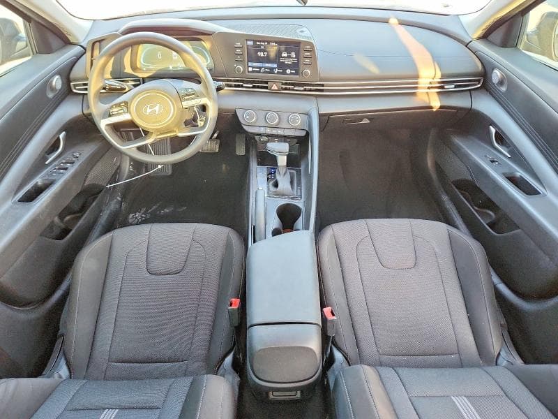 2024 HYUNDAI ELANTRA SE 8