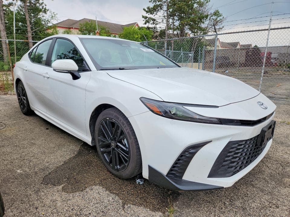 2025 TOYOTA CAMRY SE 4