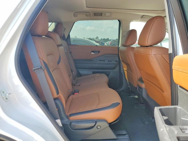 2025 NISSAN PATHFINDER PLATINUM 11