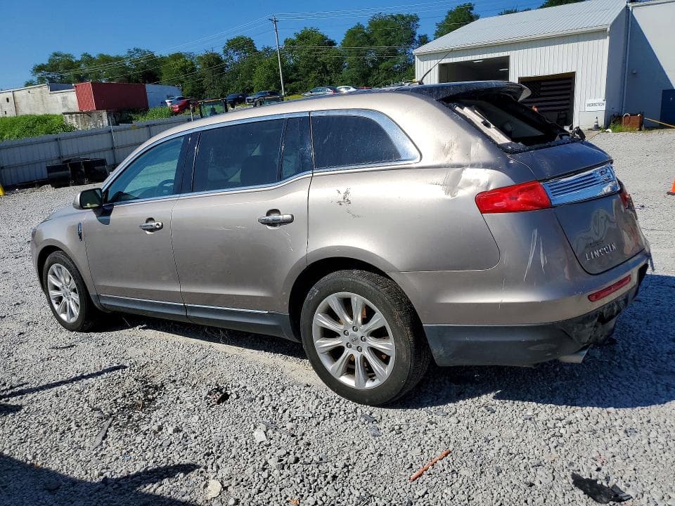2018 LINCOLN MKT 2