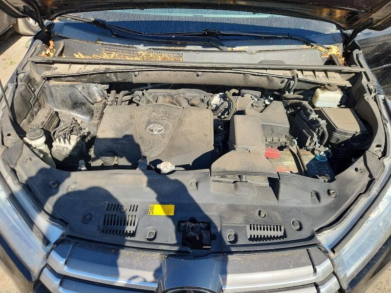 2019 TOYOTA HIGHLANDER XLE 12