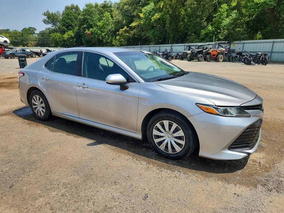 2018 TOYOTA CAMRY LE 4