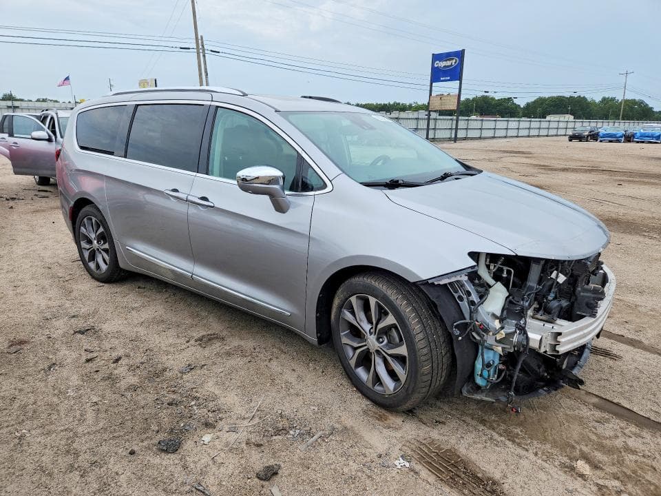 2017 CHRYSLER PACIFICA LIMITED 4