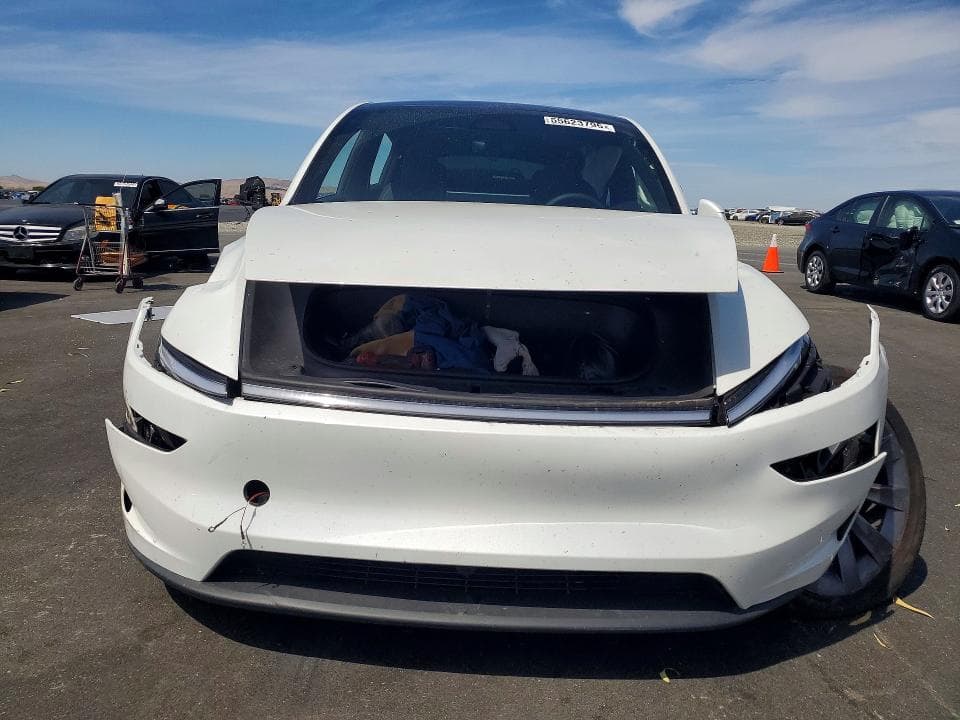 2026 TESLA MODEL Y 5