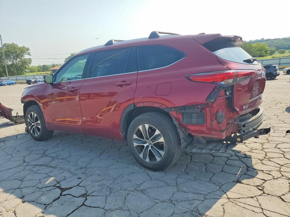 2022 TOYOTA HIGHLANDER XLE 2