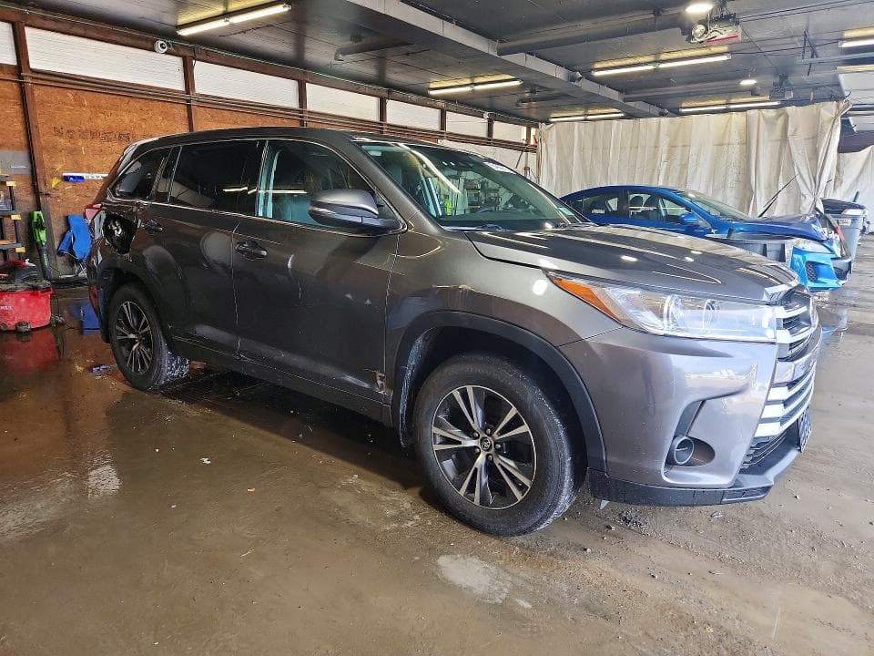 2018 TOYOTA HIGHLANDER LE 4