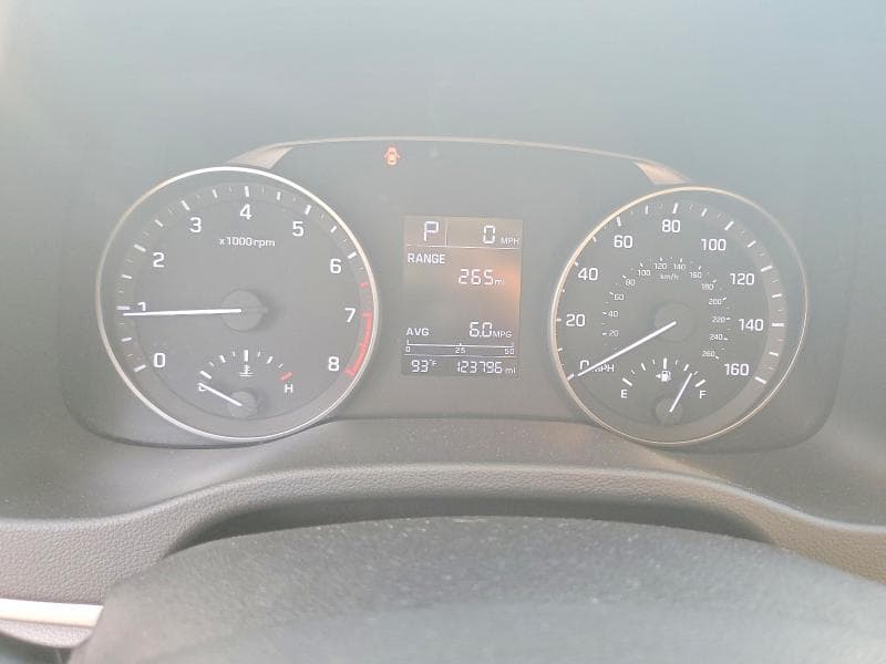 2017 HYUNDAI ELANTRA SE 9