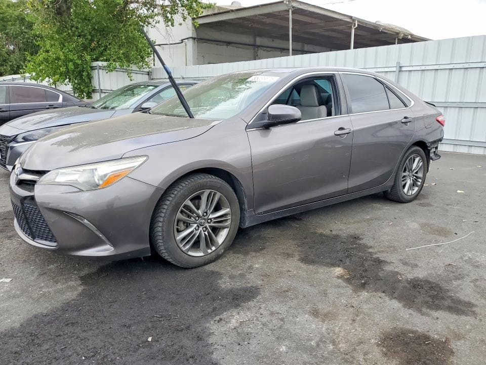 2017 TOYOTA CAMRY SE - 1