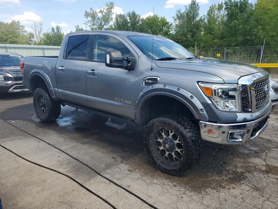 2017 NISSAN TITAN PRO-4X 4