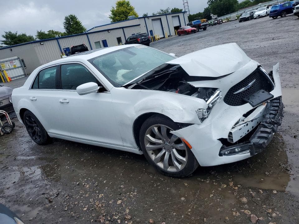 2017 CHRYSLER 300 LIMITED 4