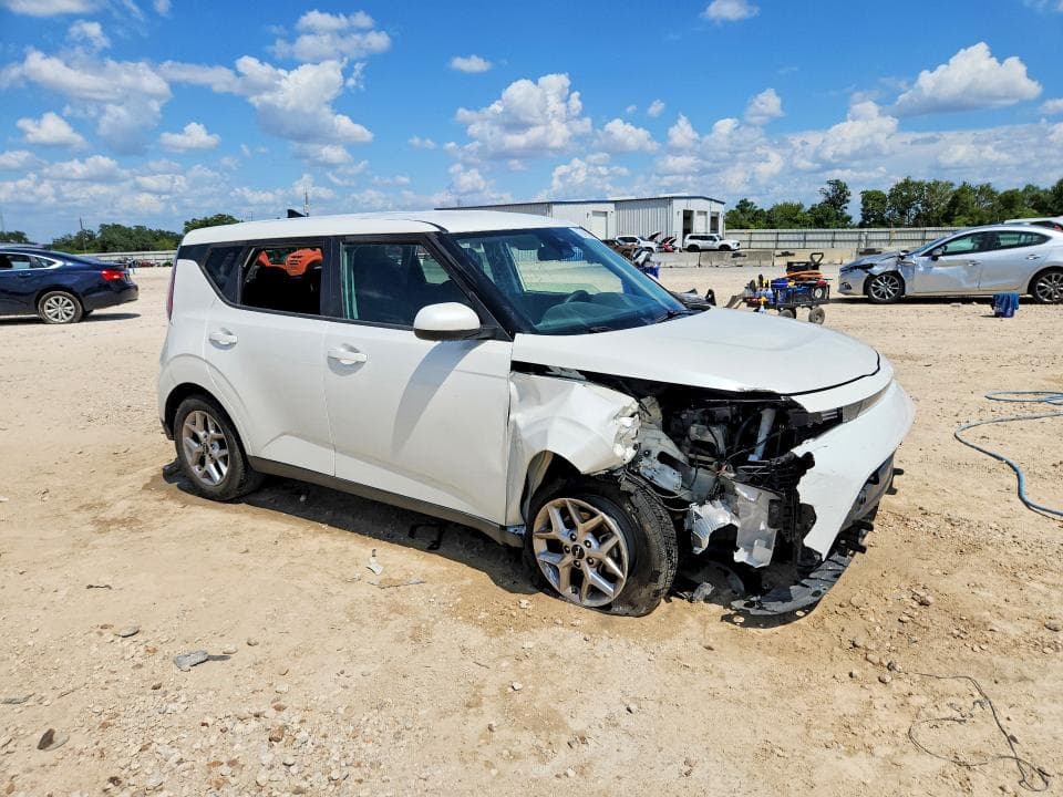 2023 KIA SOUL LX 4