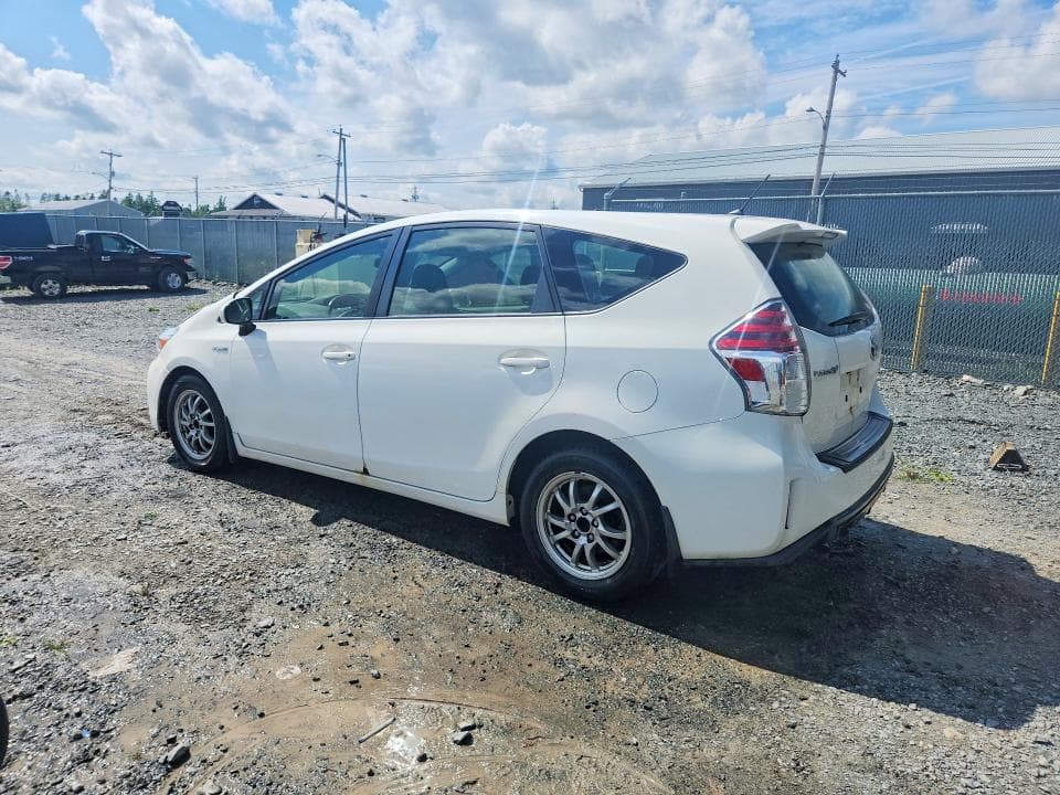 2017 TOYOTA PRIUS V TWO 2