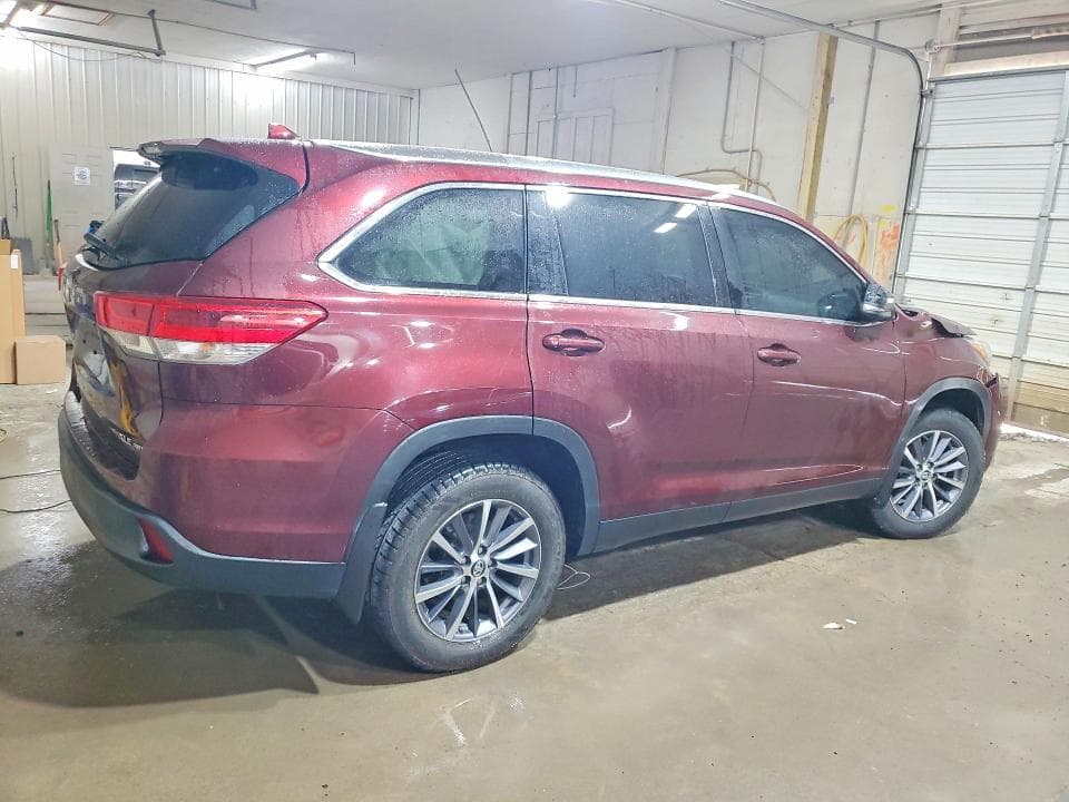 2019 TOYOTA HIGHLANDER XLE 3