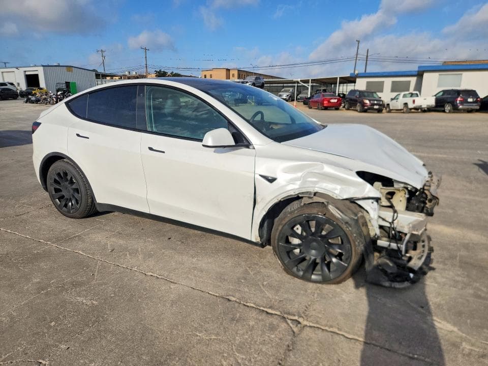 2023 TESLA MODEL  Y 4