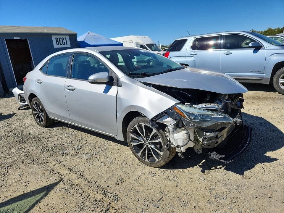 2017 TOYOTA COROLLA SE 4
