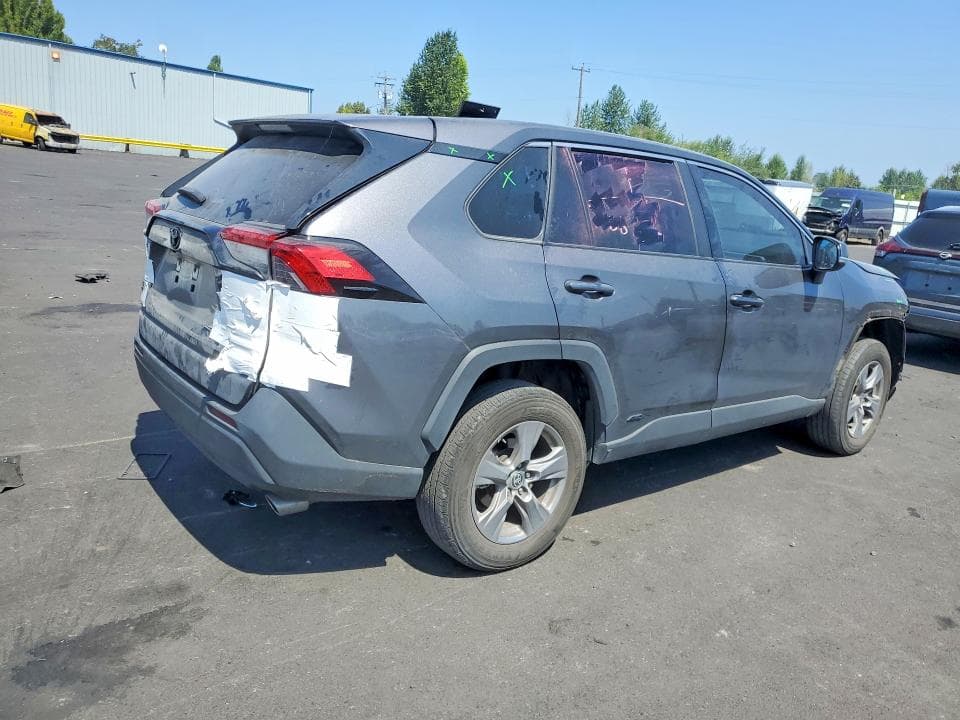 2022 TOYOTA RAV4 XLE 3