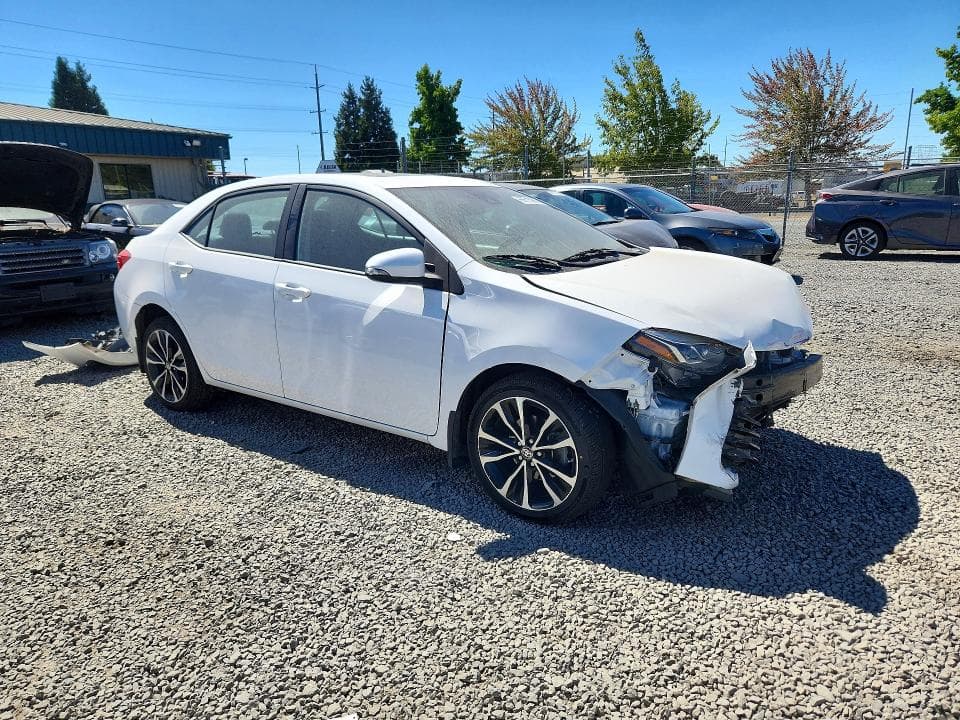 2017 TOYOTA COROLLA SE 4