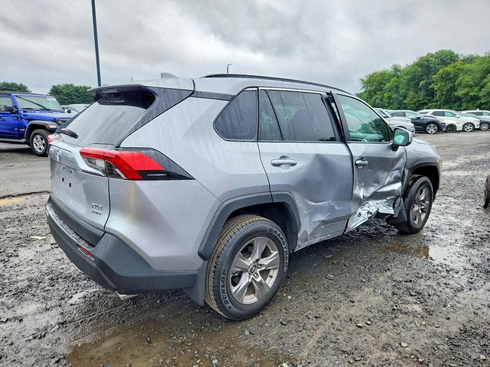 2024 TOYOTA RAV4 XLE 3