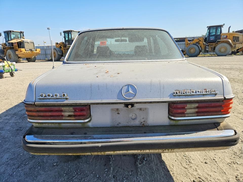 1982 MERCEDES-BENZ 300 D 6