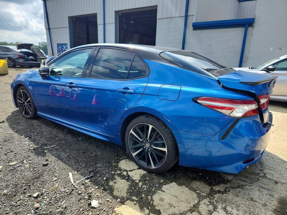 2018 TOYOTA CAMRY XSE 2