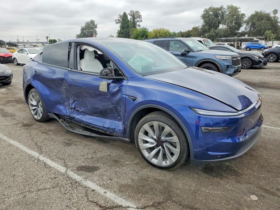 2026 TESLA MODEL Y 4