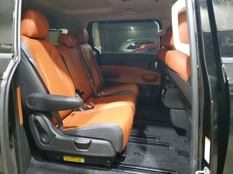 2025 KIA CARNIVAL SX 11