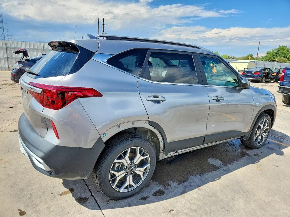 2023 KIA SELTOS EX 3