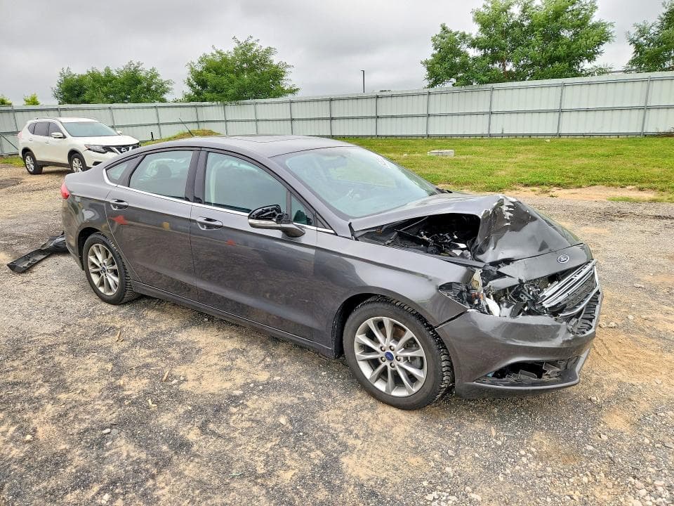 2017 FORD FUSION SE 4