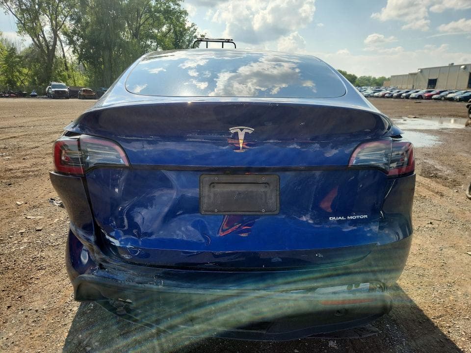 2025 TESLA MODEL Y 6