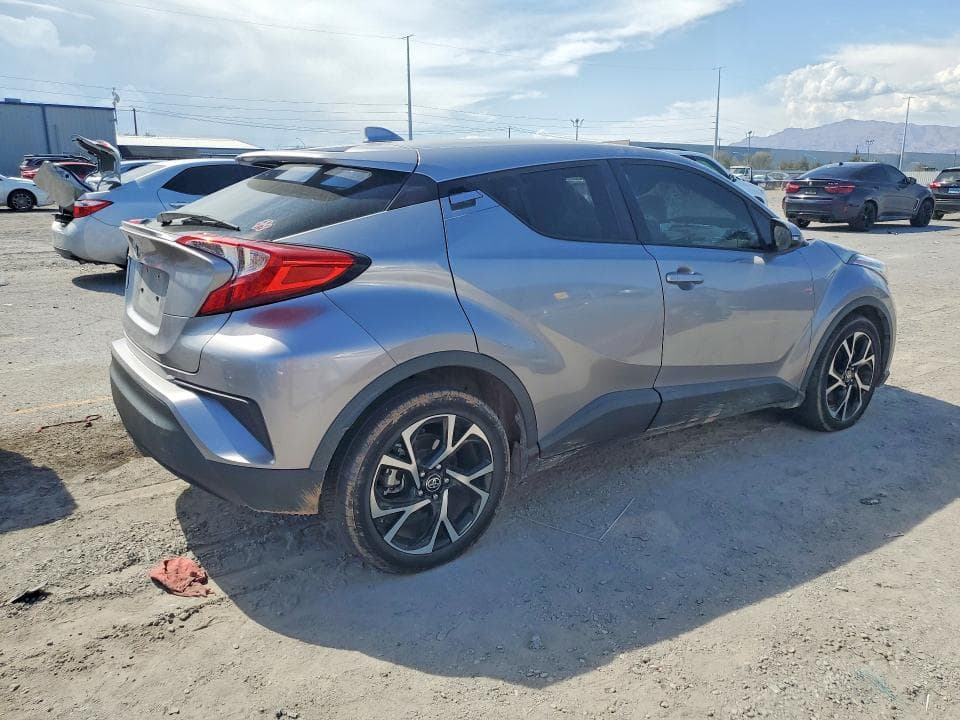 2020 TOYOTA C-HR XLE 3