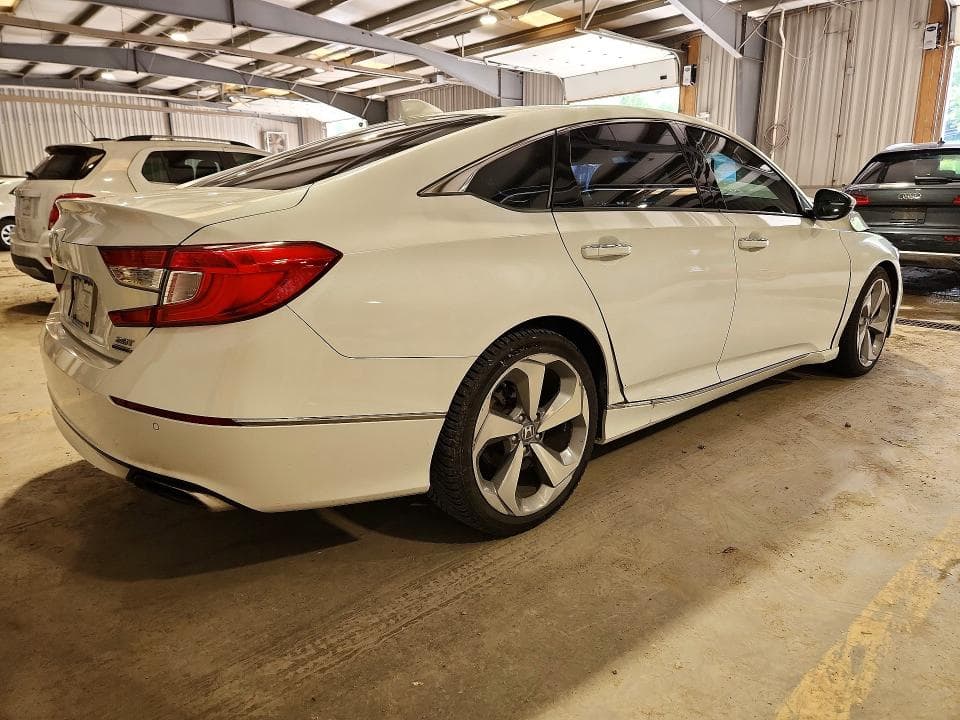 2019 HONDA ACCORD TOURING 3