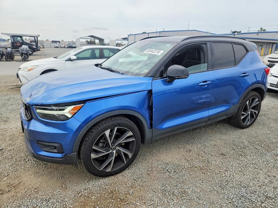 2020 VOLVO XC40 T4 R-DESIGN - 1