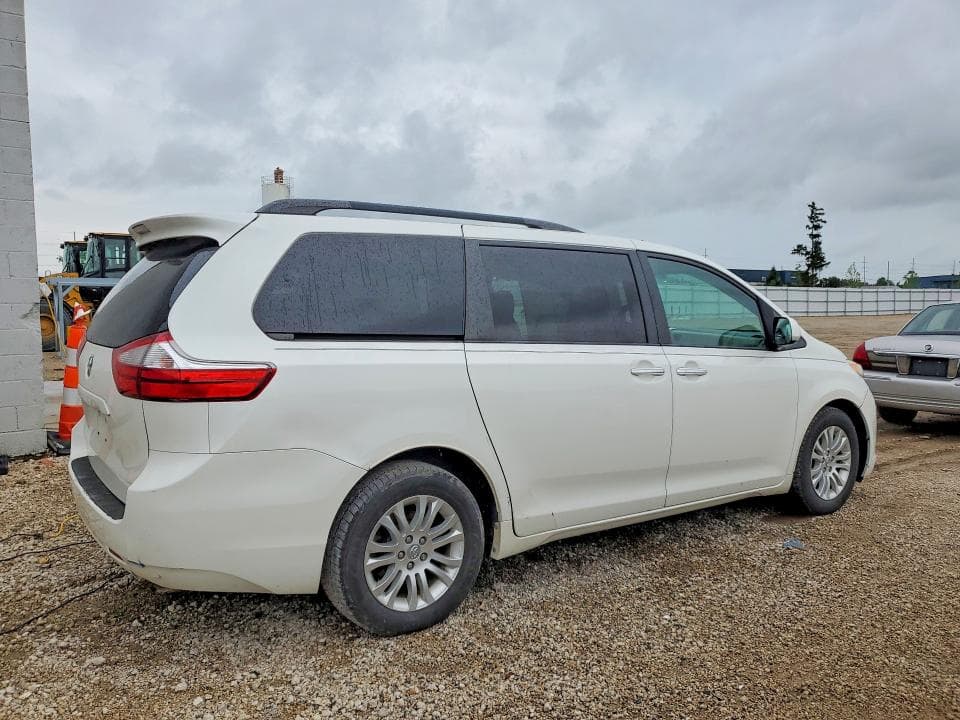 2017 TOYOTA SIENNA XLE 8-PASSENGER 3
