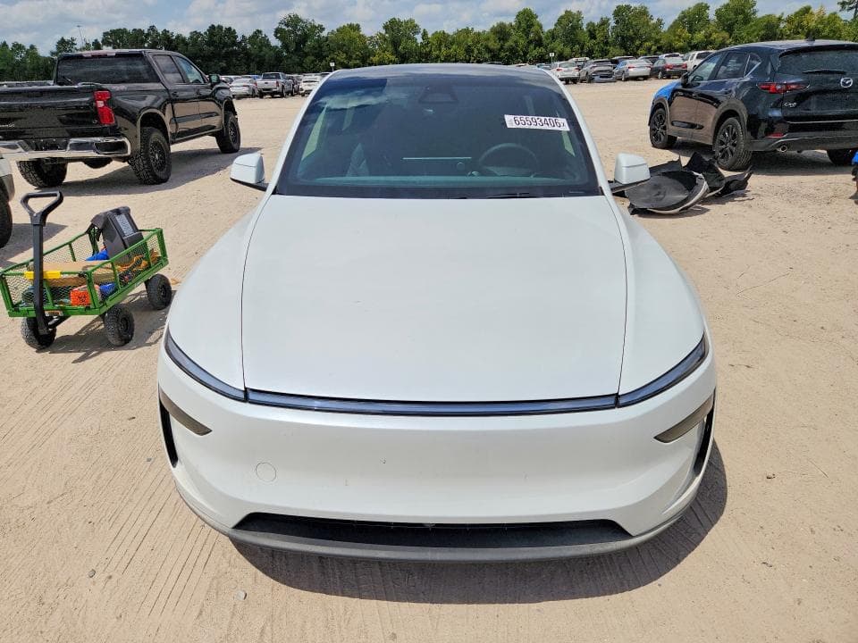 2026 TESLA MODEL Y 5