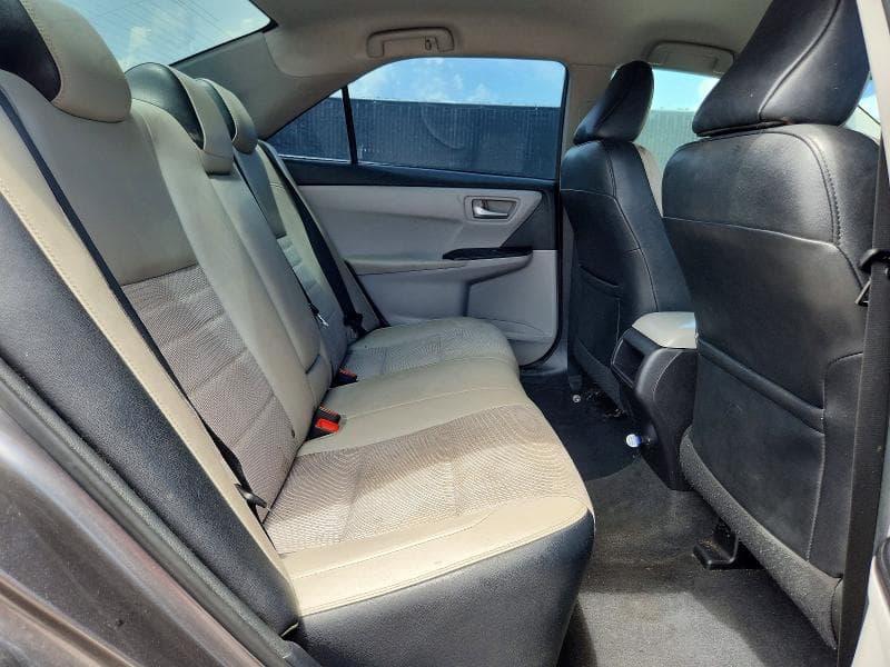 2017 TOYOTA CAMRY SE 10