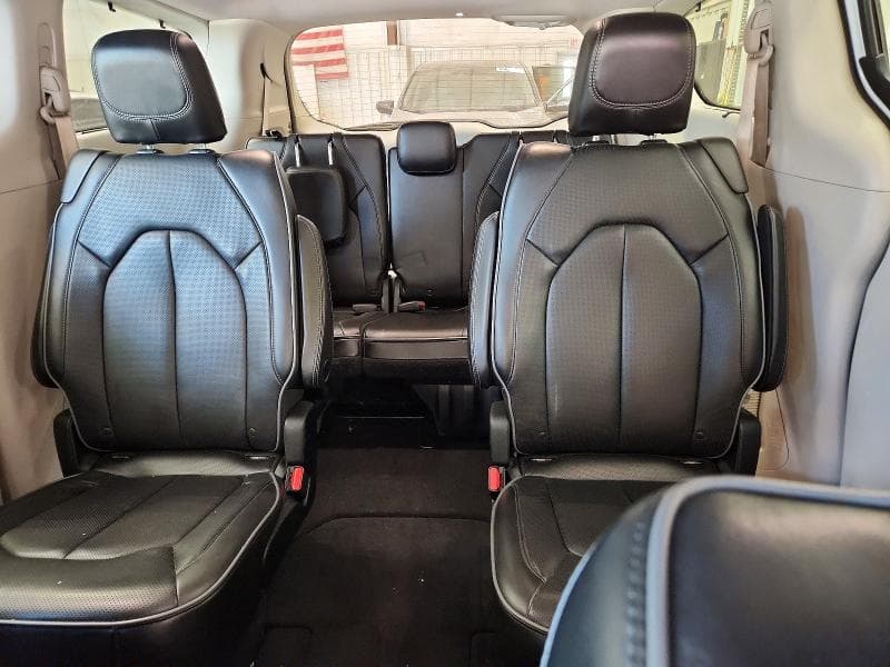 2017 CHRYSLER PACIFICA LIMITED 10