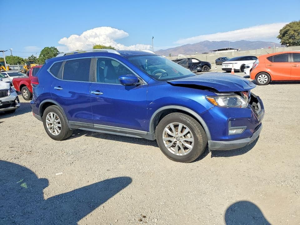 2017 NISSAN ROGUE SV 4
